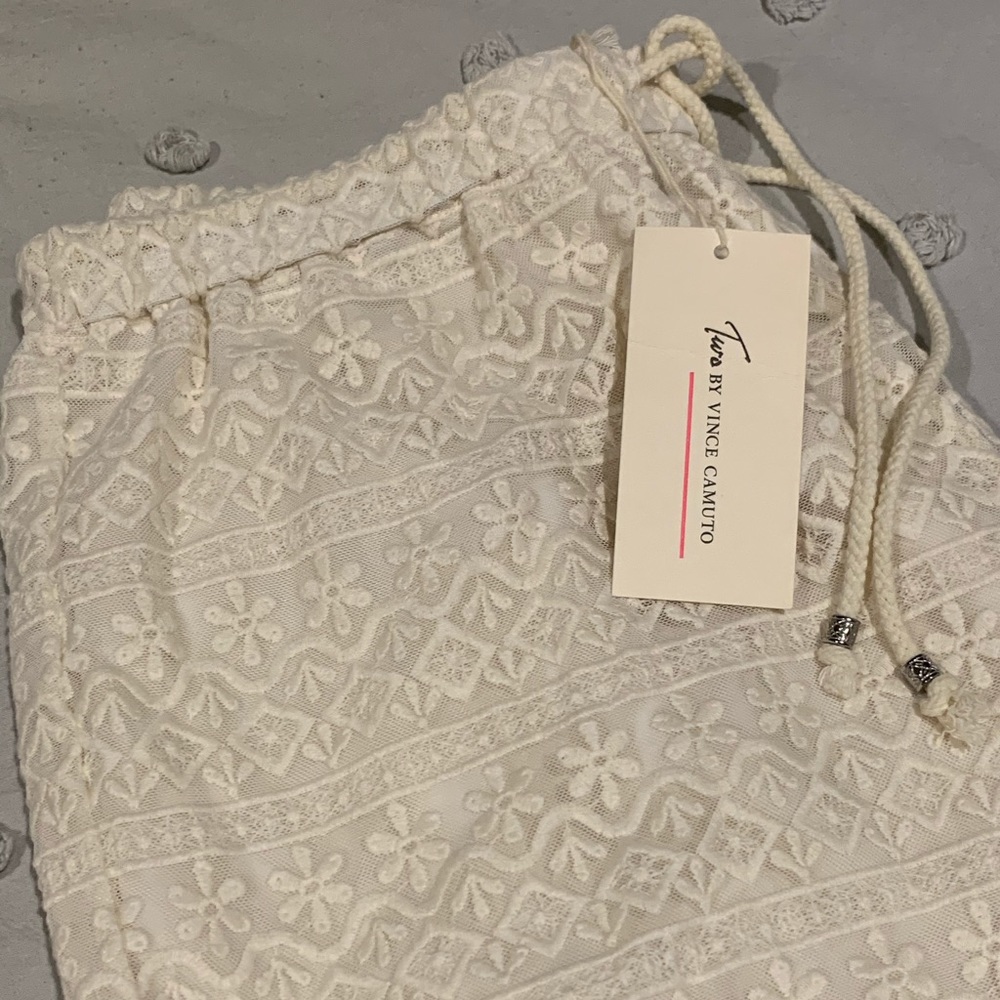 Vince Camuto NWT Lace Shorts Sz L